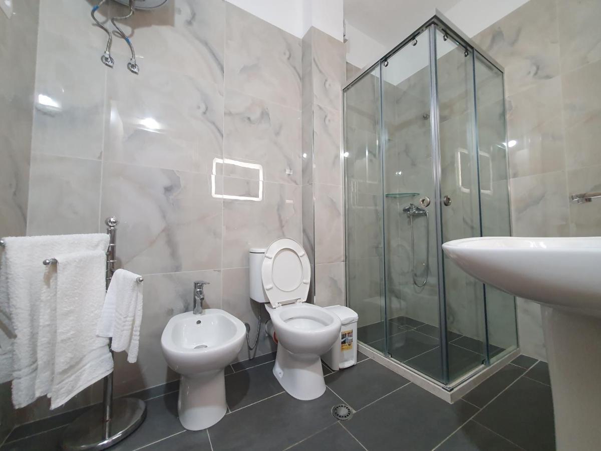 Seaview Apartments Вльора Екстер'єр фото